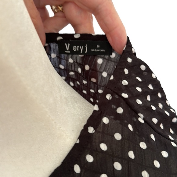 V ery j black & white polka dot tiered mini dress size M feminine sheer summer - Picture 7 of 7